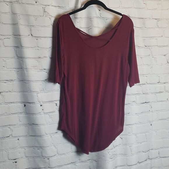 No Boundaries Maroon Top - Picture 2 of 3
